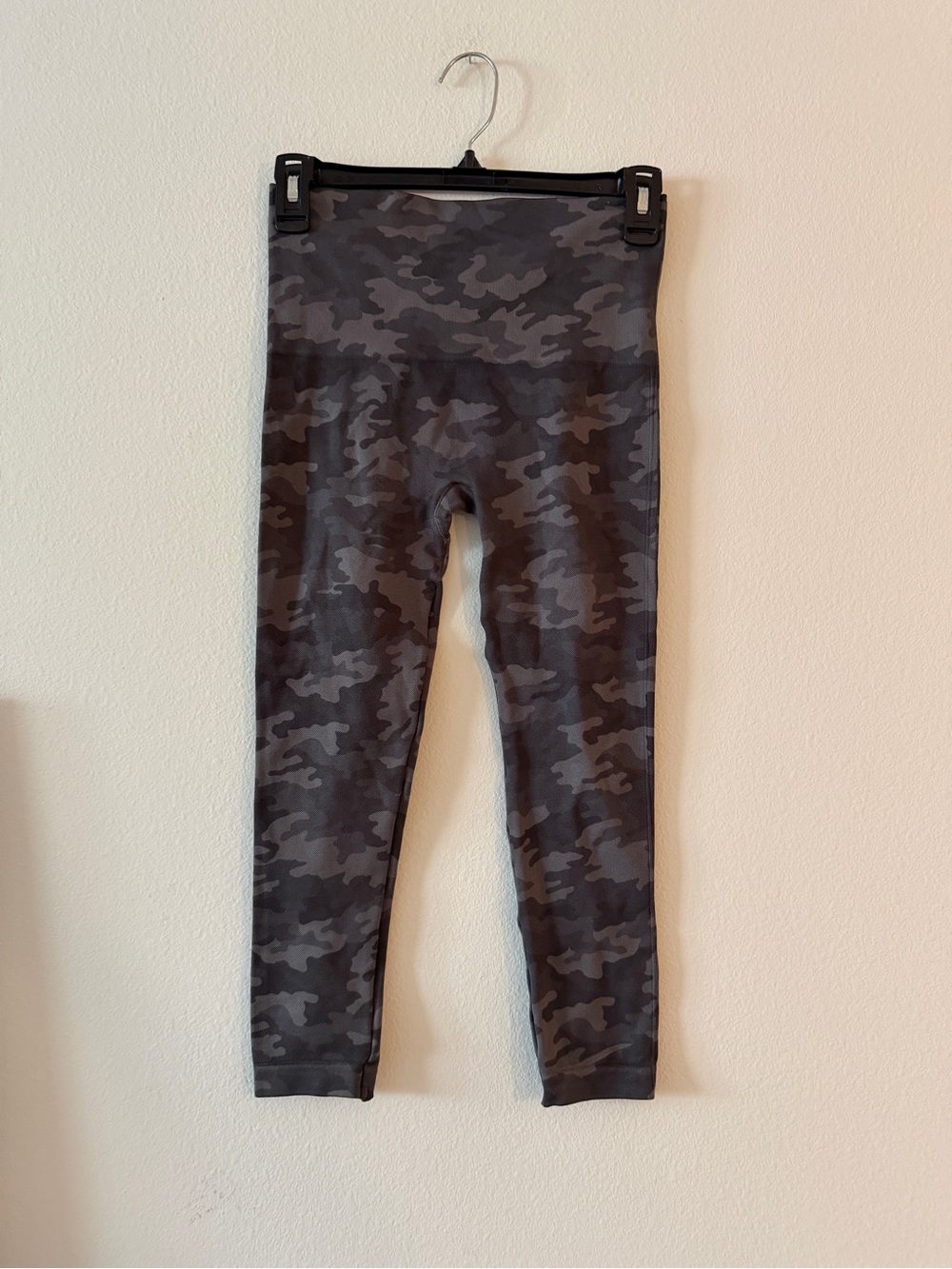 SPANX Gray Camo High-Waist Leggings size medium